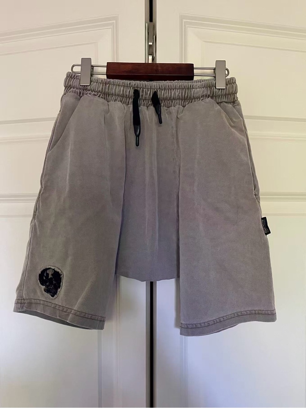 nununu boy skull Shorts in Smokey tan/grey color size 8-9 years old like new